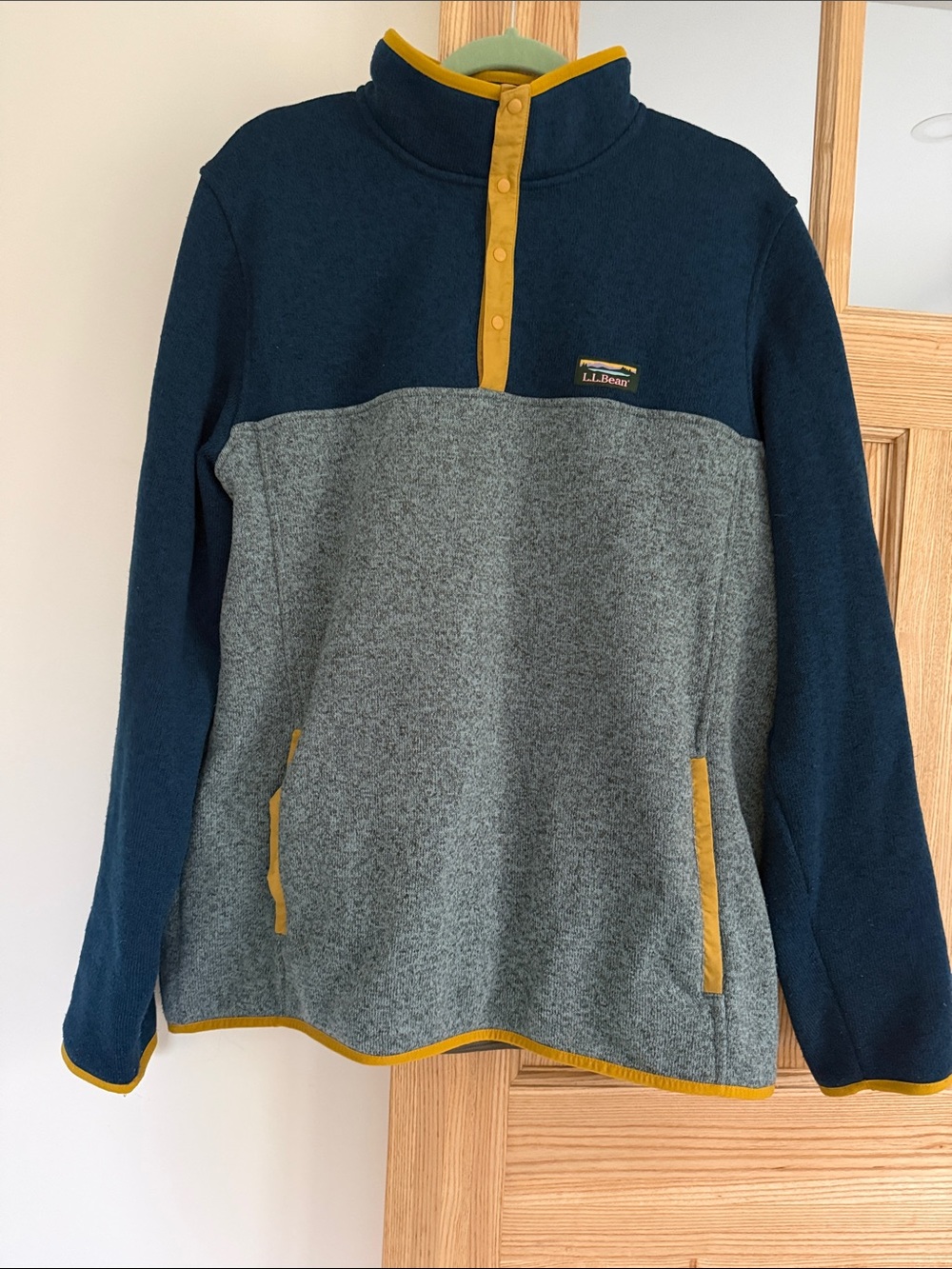 L.L. Bean Men's Navy and Gray Fleece Snap-Up Pullover with Gold Trim
